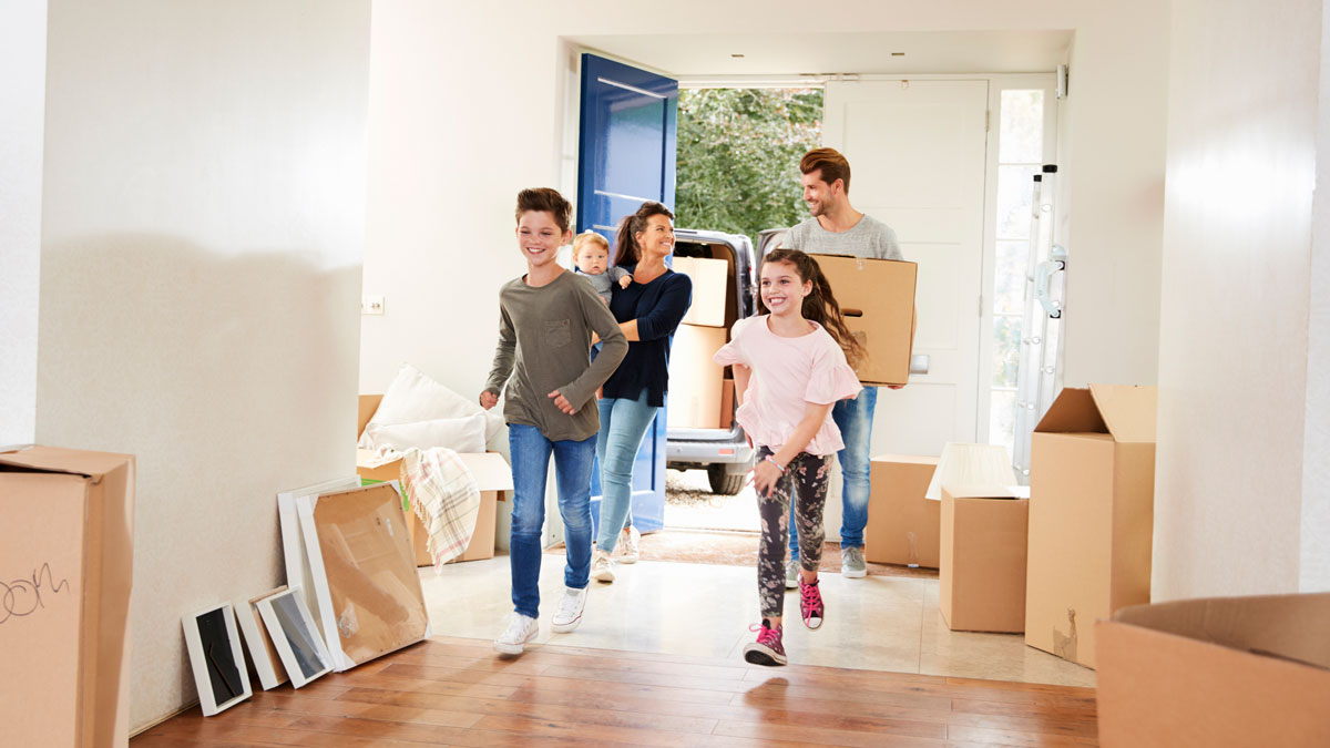 Leaptel - family carrying moving boxes